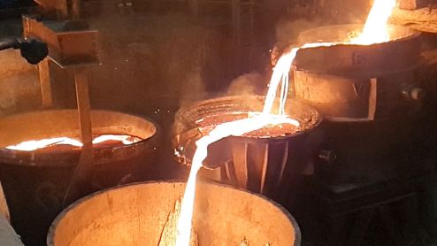Exhaust gas extraction during casting